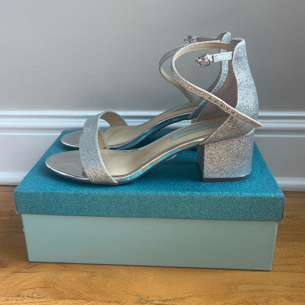 Blue by Betsy Johnson Elegant Silver Glitter Block Heel Sandals Women’s Size 9